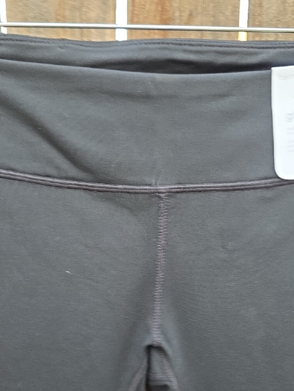 GAP Fit gfast Black Capri Leggings with Wide Waistband - Picture 4 of 11